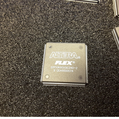 EPF10K50VQC240-2 Intel